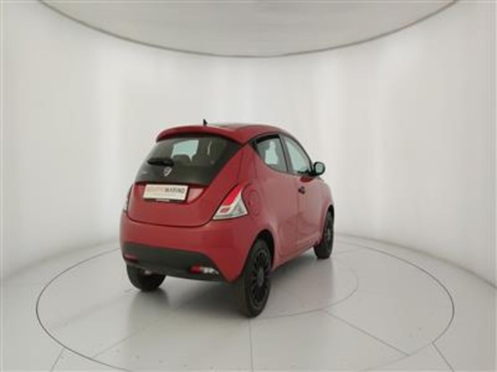 Lancia Ypsilon usata a Bari (7)