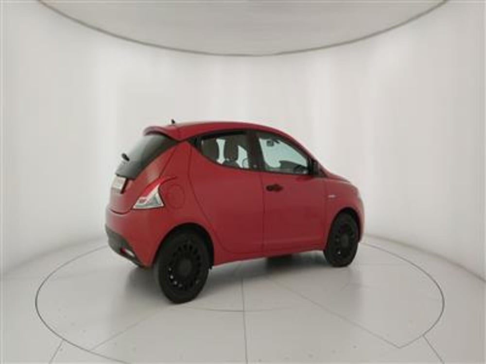 Lancia Ypsilon usata a Bari (8)