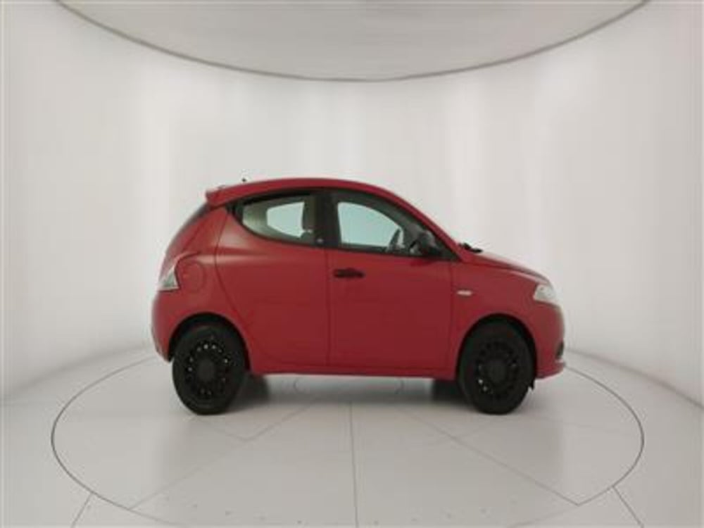 Lancia Ypsilon usata a Bari (9)