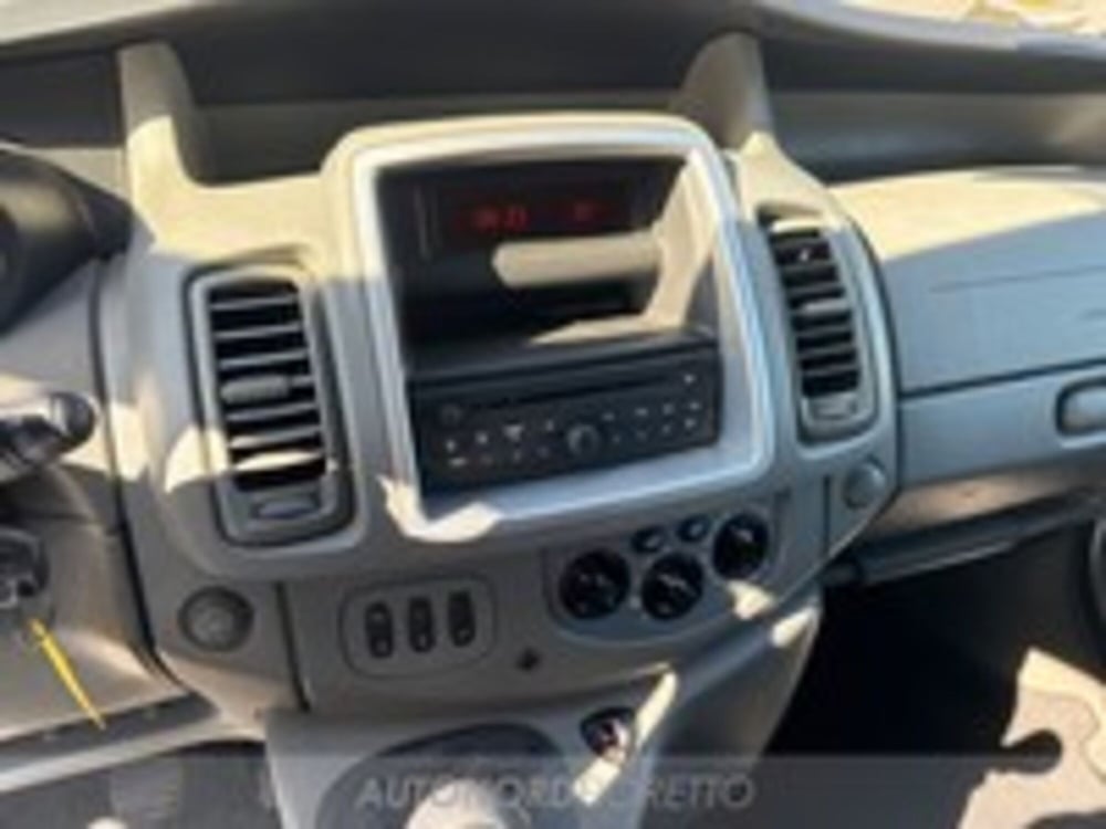 Opel Vivaro Furgone usata a Udine (13)