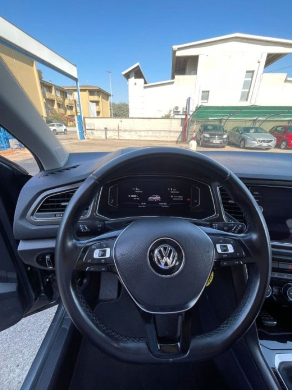 Volkswagen T-Roc usata a Novara (7)
