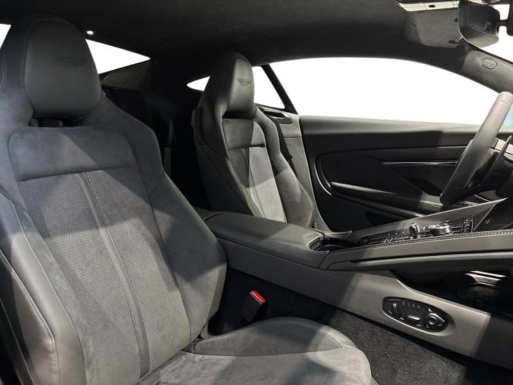 Aston Martin DB12 nuova a Bologna (16)