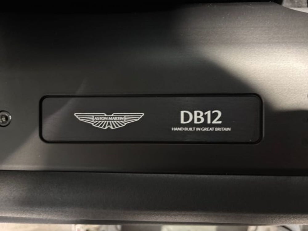 Aston Martin DB12 nuova a Bologna (17)