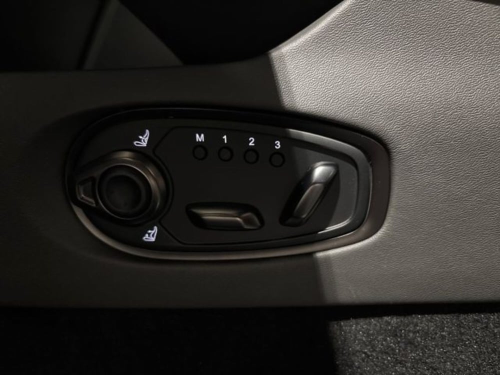 Aston Martin DB12 nuova a Bologna (20)