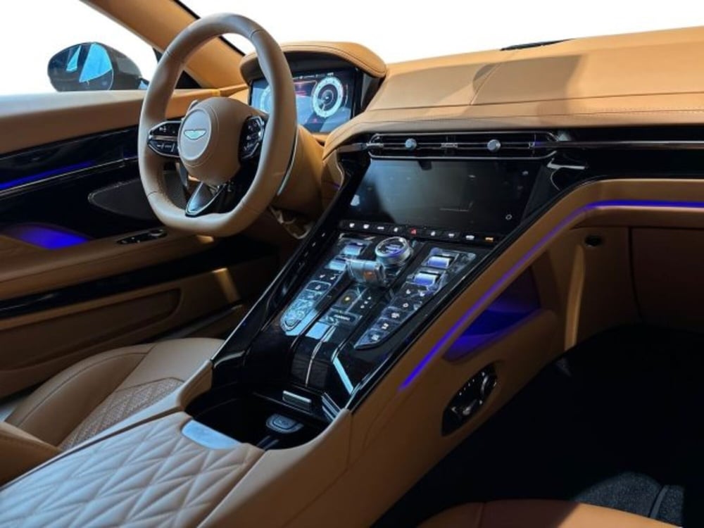 Aston Martin DB12 nuova a Bologna (14)
