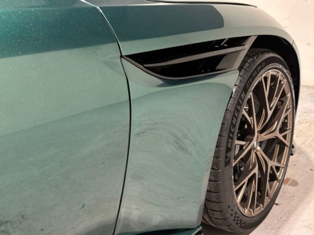 Aston Martin DB12 nuova a Bologna (16)