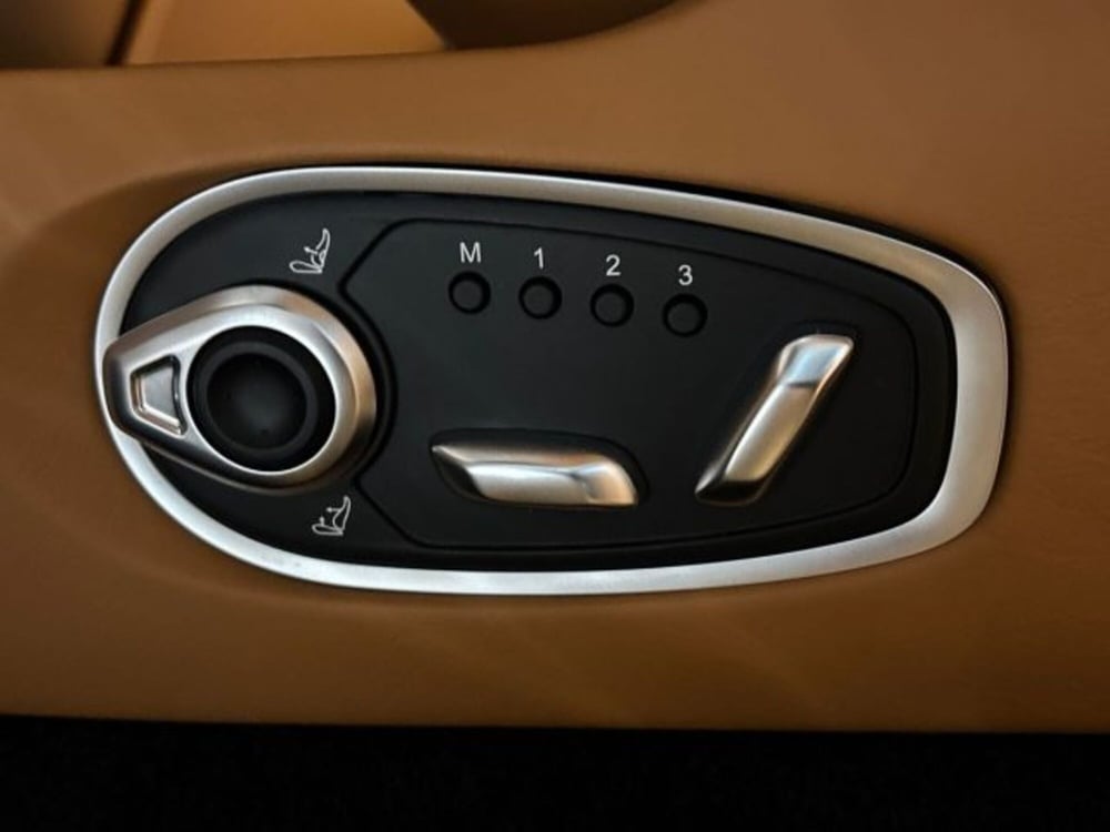 Aston Martin DB12 nuova a Bologna (18)