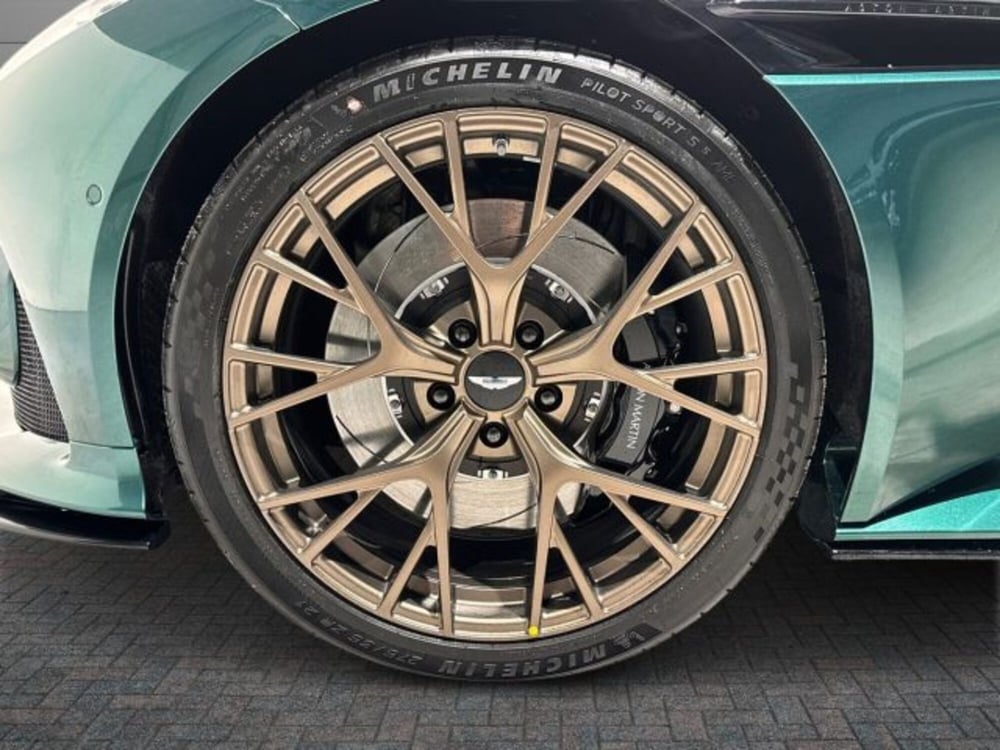 Aston Martin DB12 nuova a Bologna (7)