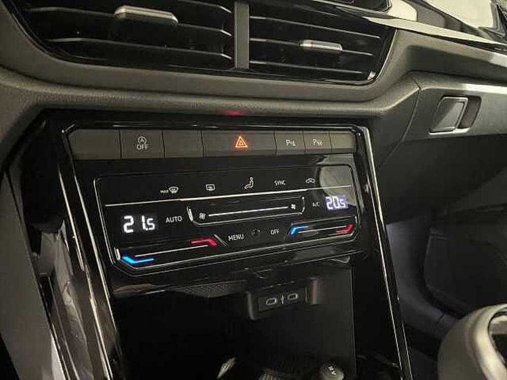 Volkswagen T-Roc nuova a Ravenna (16)