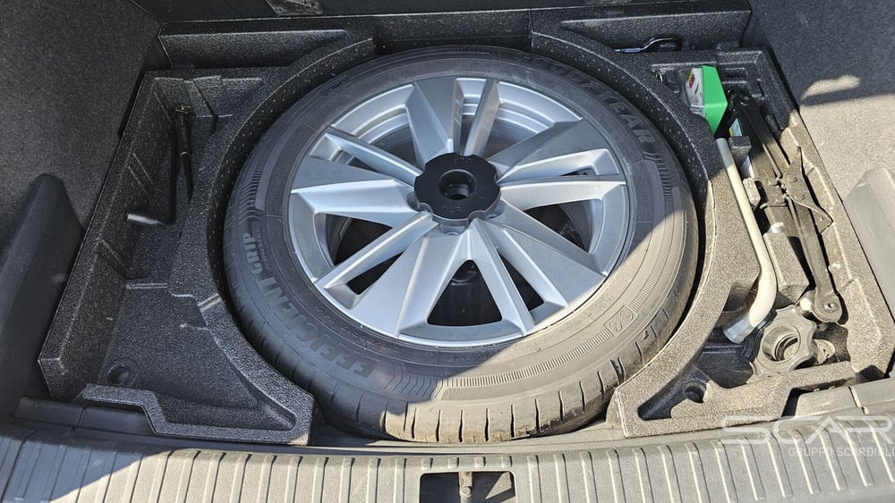 Skoda Karoq usata a Livorno (12)