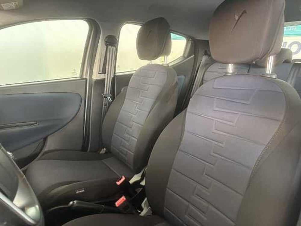 Lancia Ypsilon usata a Varese (10)