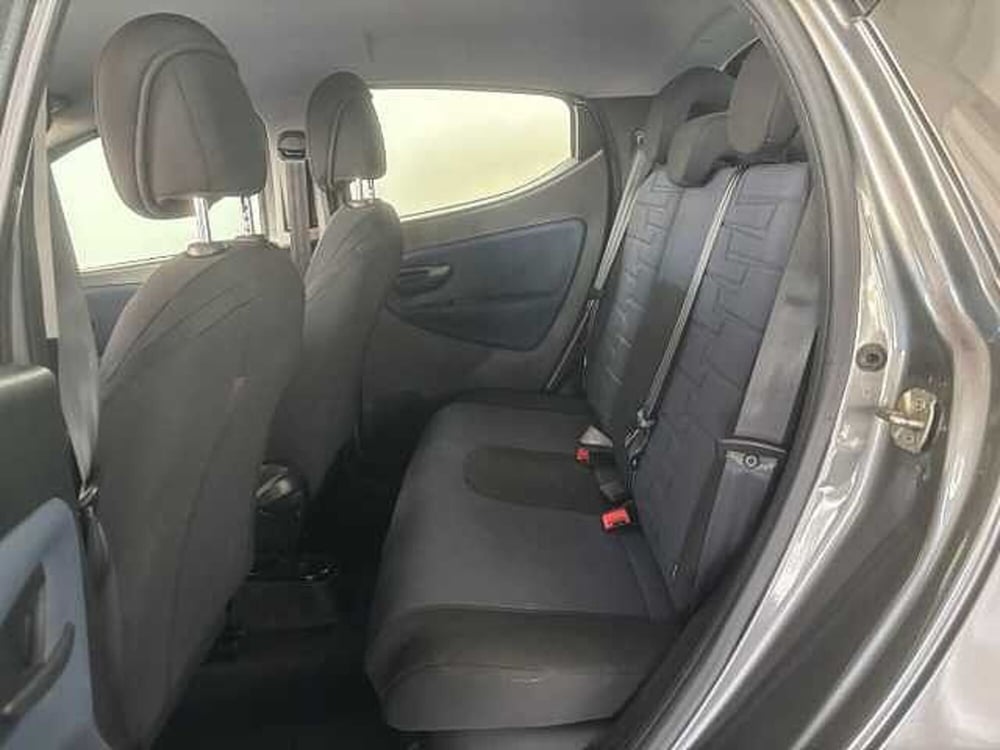 Lancia Ypsilon usata a Varese (11)