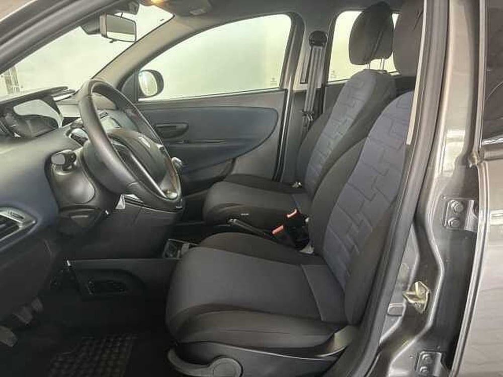 Lancia Ypsilon usata a Varese (9)