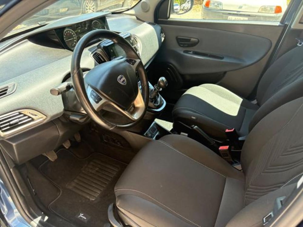 Lancia Ypsilon usata a Roma (12)