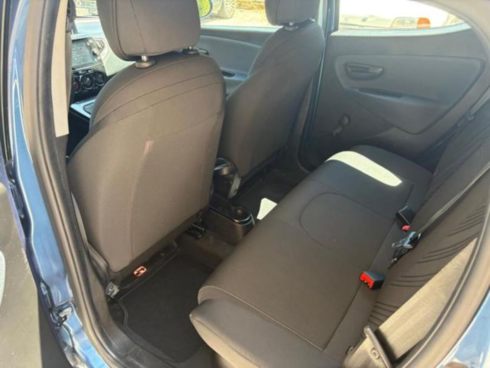 Lancia Ypsilon usata a Roma (13)