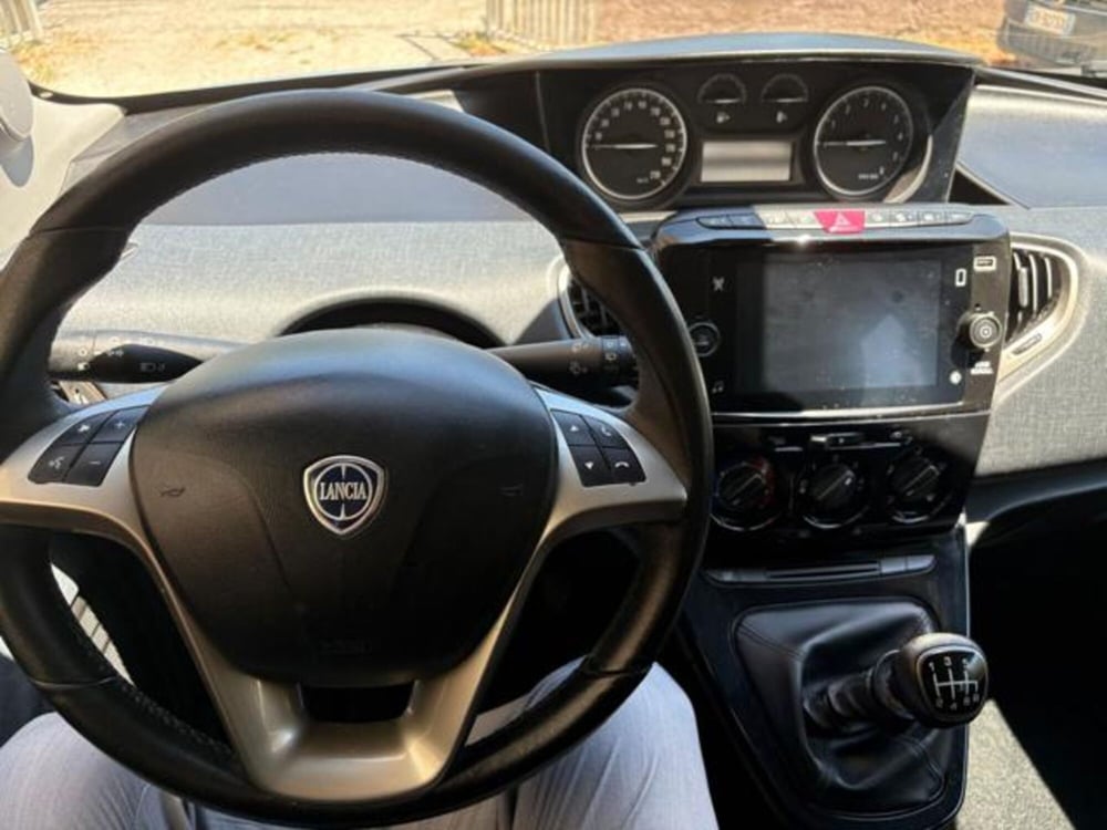 Lancia Ypsilon usata a Roma (14)