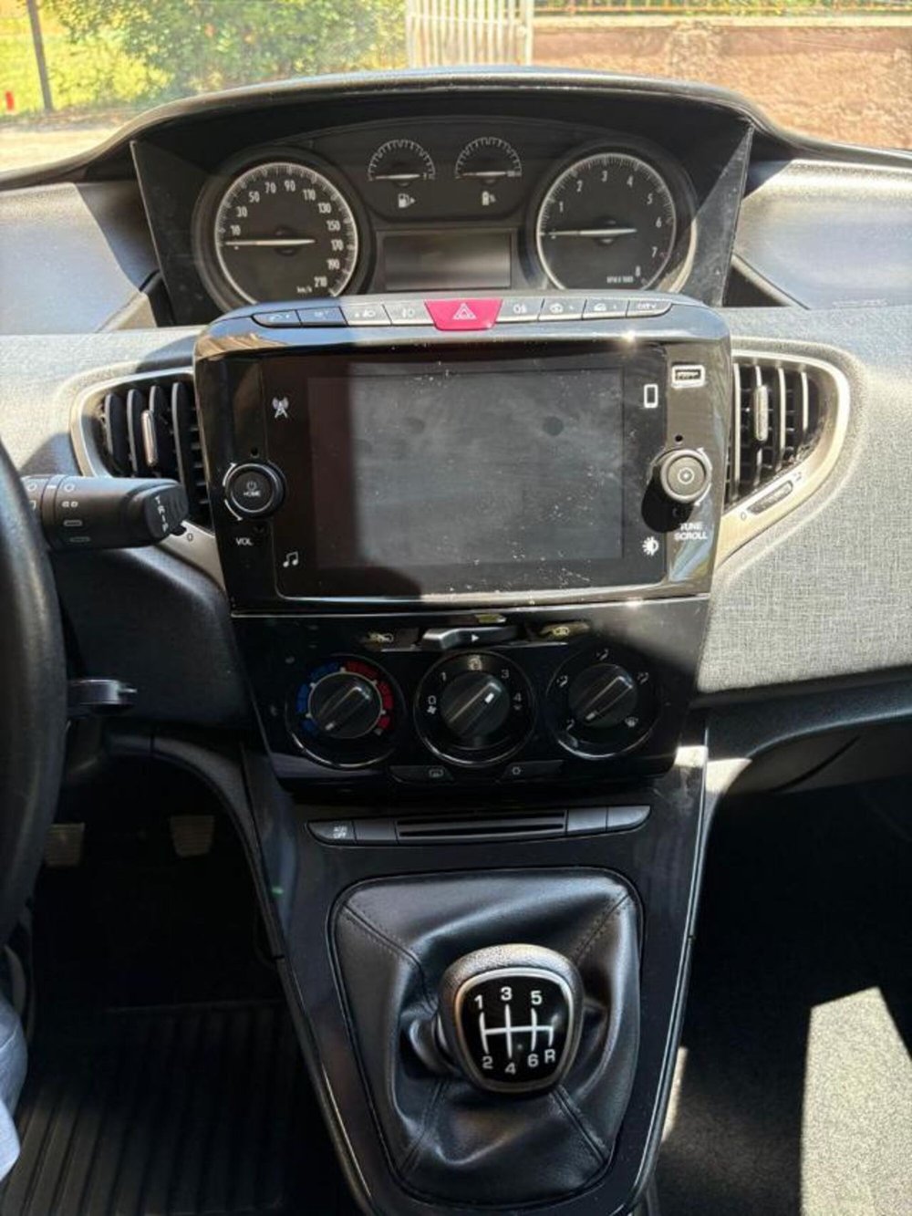 Lancia Ypsilon usata a Roma (17)