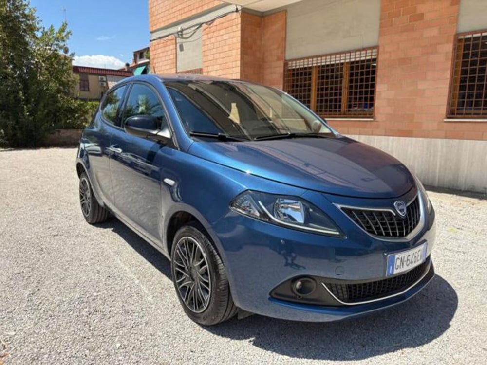 Lancia Ypsilon usata a Roma (9)