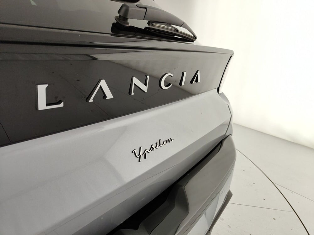 Lancia Ypsilon nuova a Caserta (10)