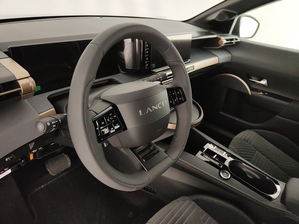 Lancia Ypsilon nuova a Caserta (20)