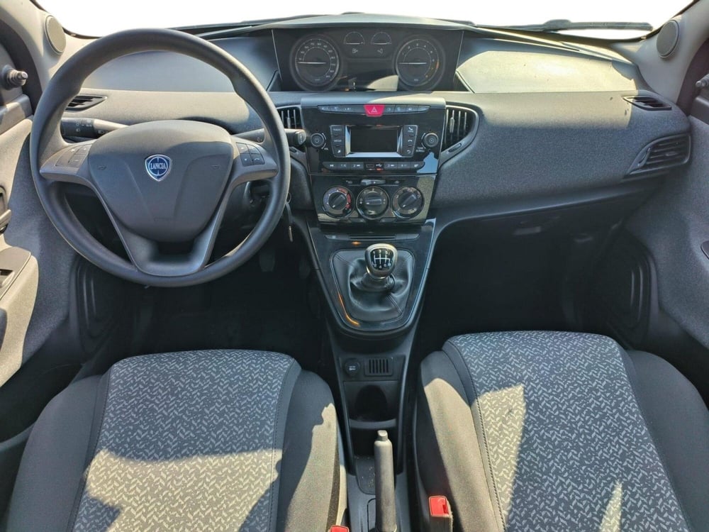 Lancia Ypsilon usata a Prato (13)