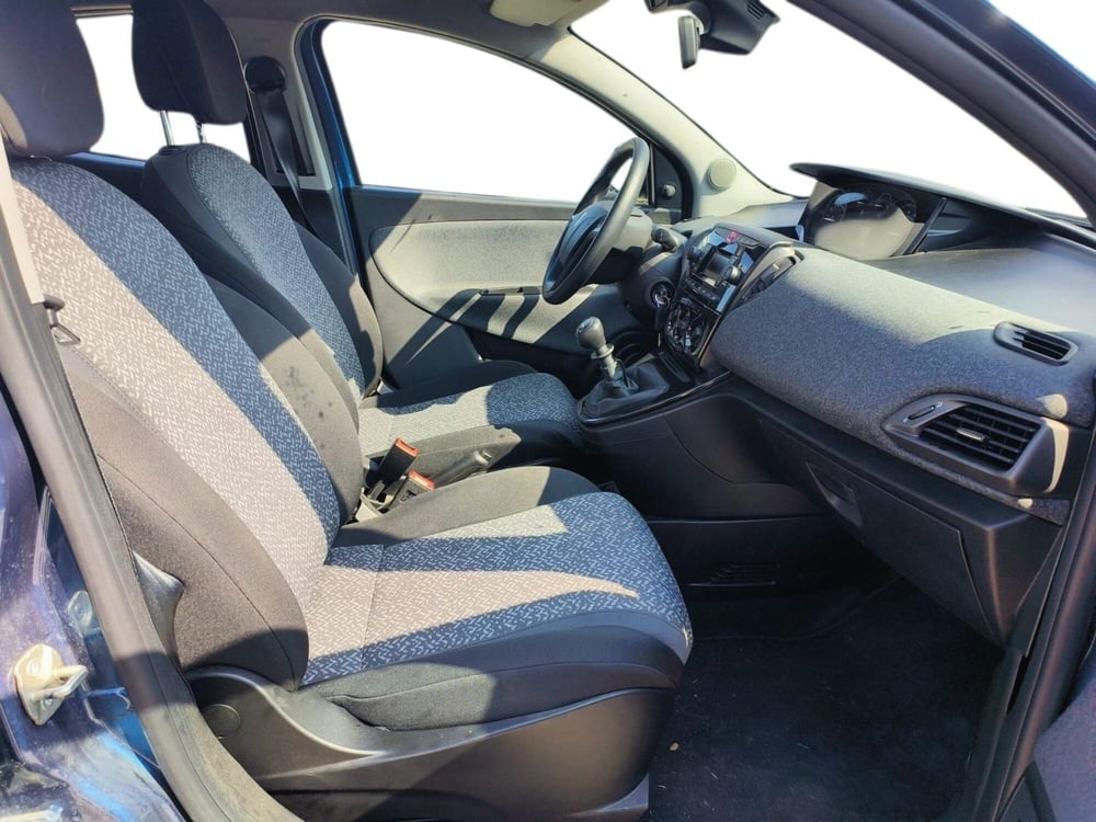 Lancia Ypsilon usata a Prato (15)
