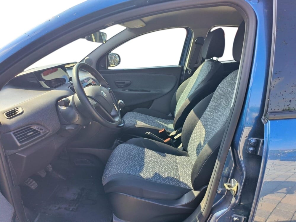 Lancia Ypsilon usata a Prato (8)