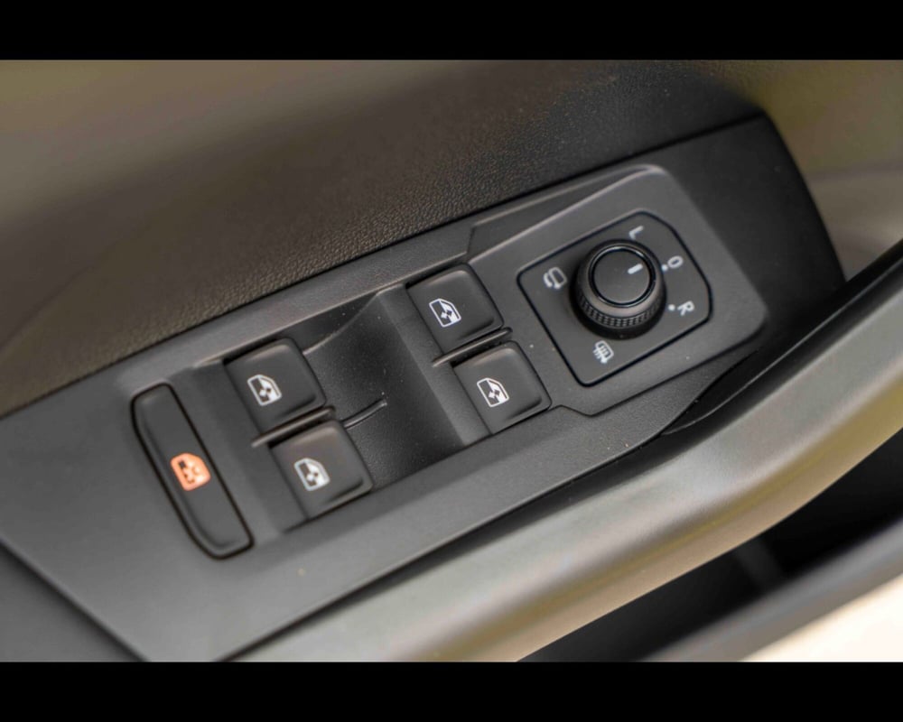Volkswagen T-Cross nuova a Treviso (17)