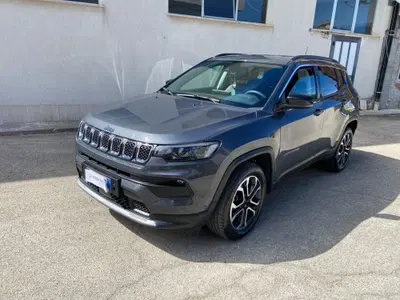 Jeep Compass 1.3 T4 190CV PHEV AT6 4xe Limited del 2022 usata a Vasto