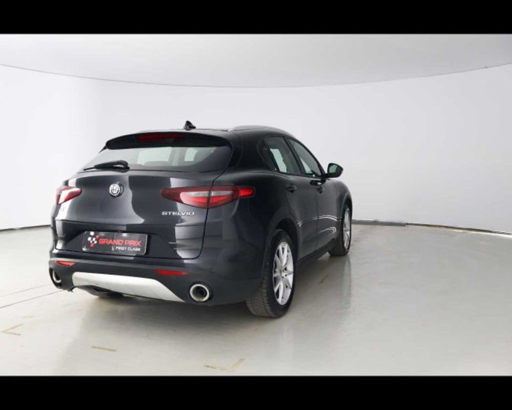 Alfa Romeo Stelvio usata a Bologna (5)
