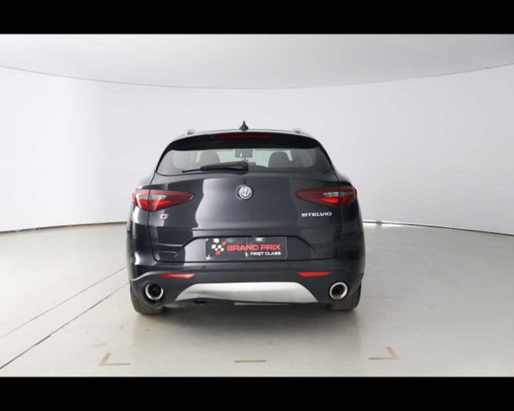 Alfa Romeo Stelvio usata a Bologna (6)