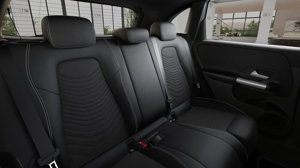 Mercedes-Benz Classe B nuova a Milano (6)