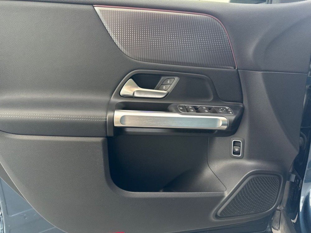 Mercedes-Benz EQB usata a Rimini (17)
