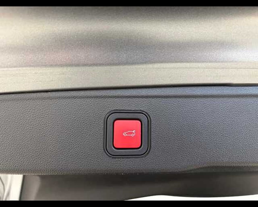 Jeep Avenger usata a Milano (16)