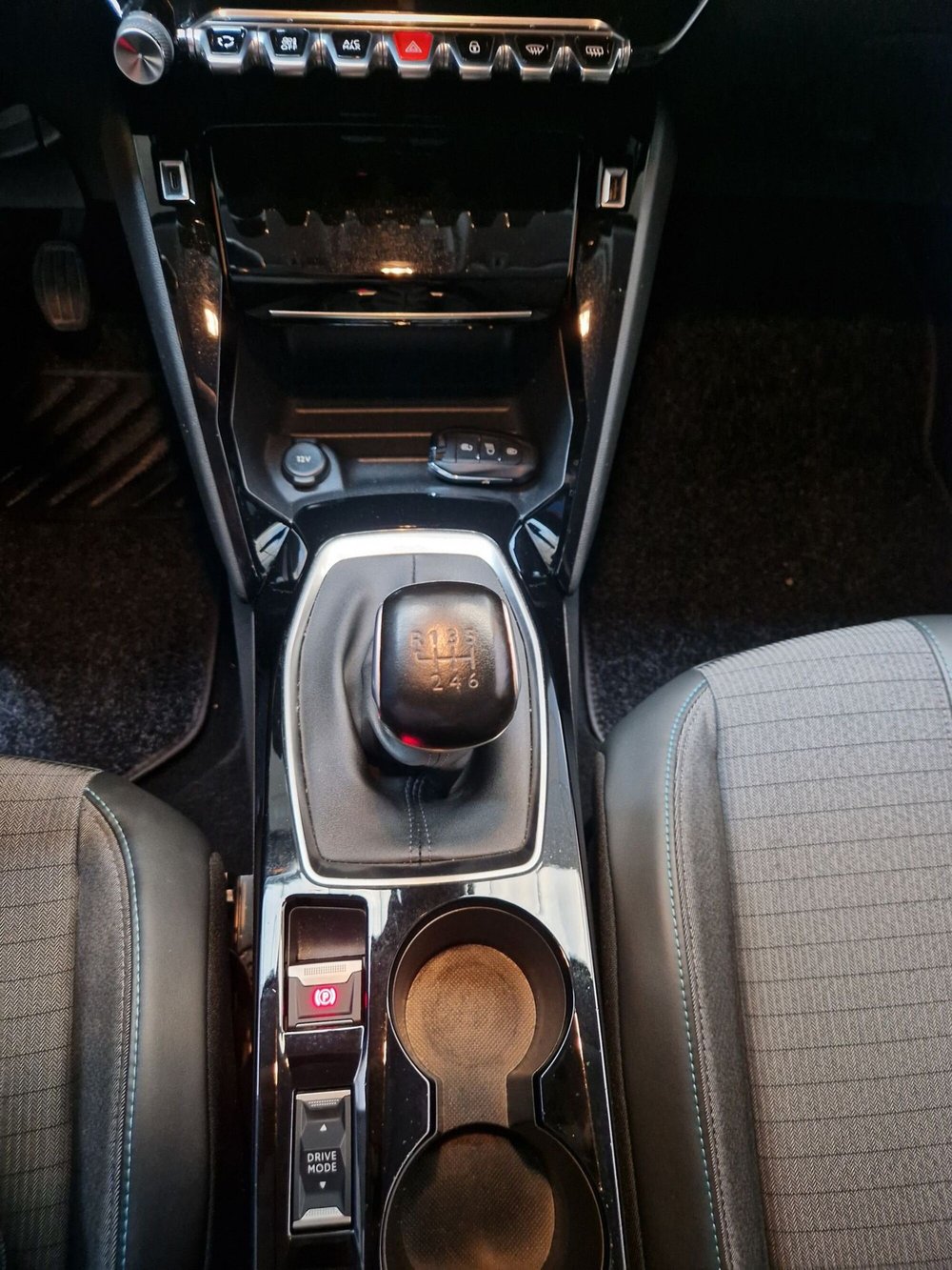 Peugeot 208 usata a Varese (14)