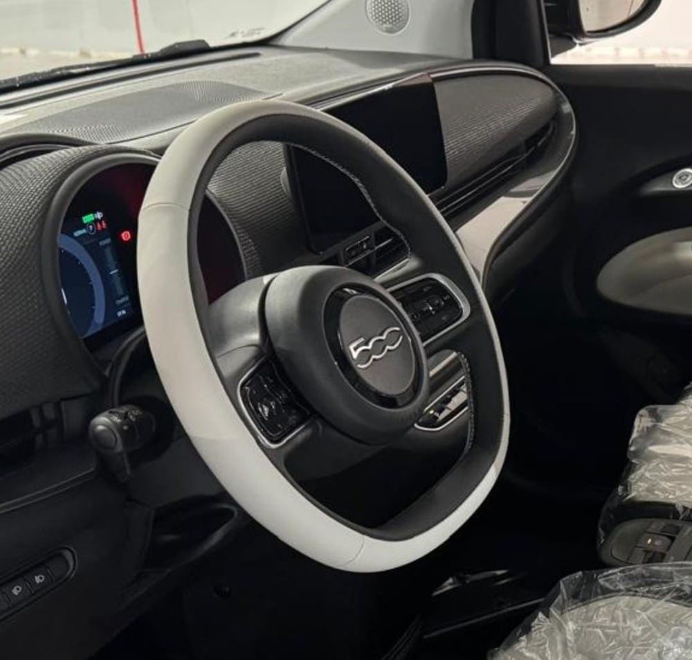 Fiat 500e nuova a Avellino (17)