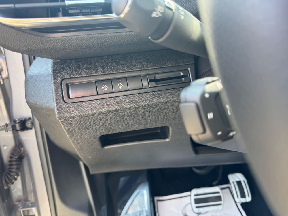 Peugeot 3008 nuova a Salerno (15)