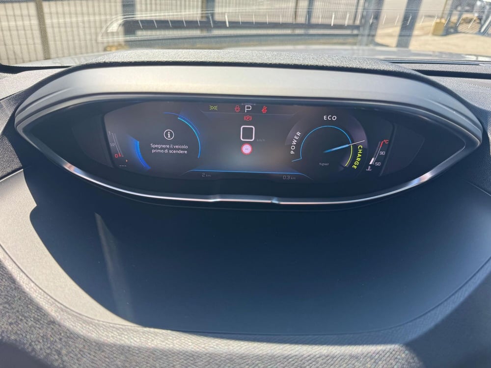 Peugeot 3008 nuova a Salerno (17)