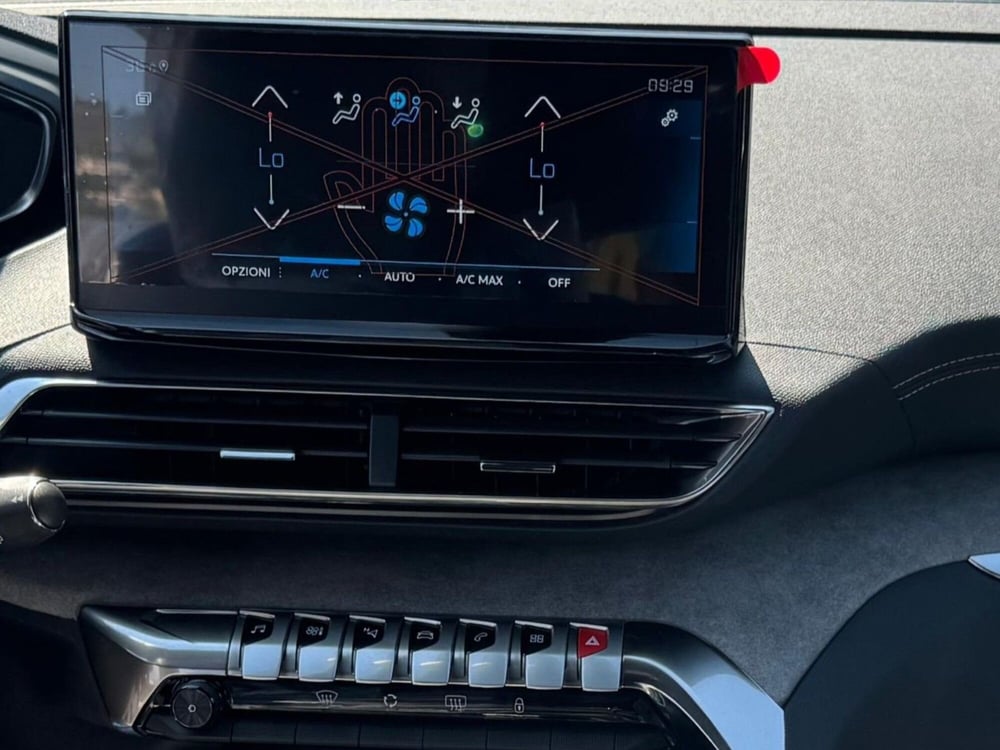 Peugeot 3008 nuova a Salerno (8)
