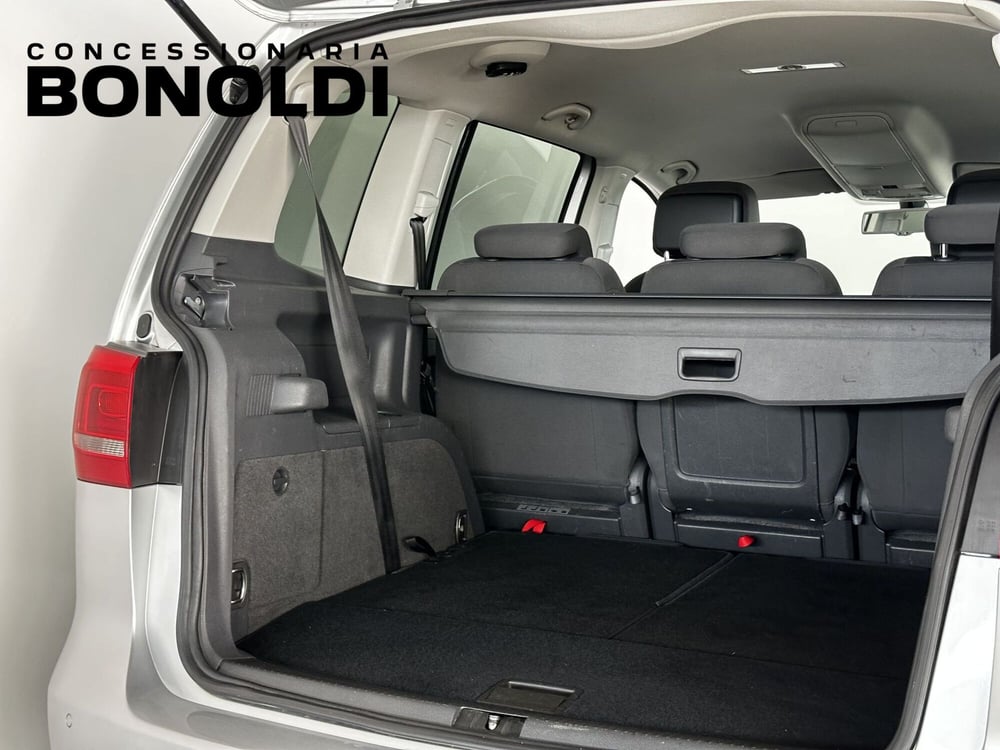 Volkswagen Touran usata a Brescia (9)