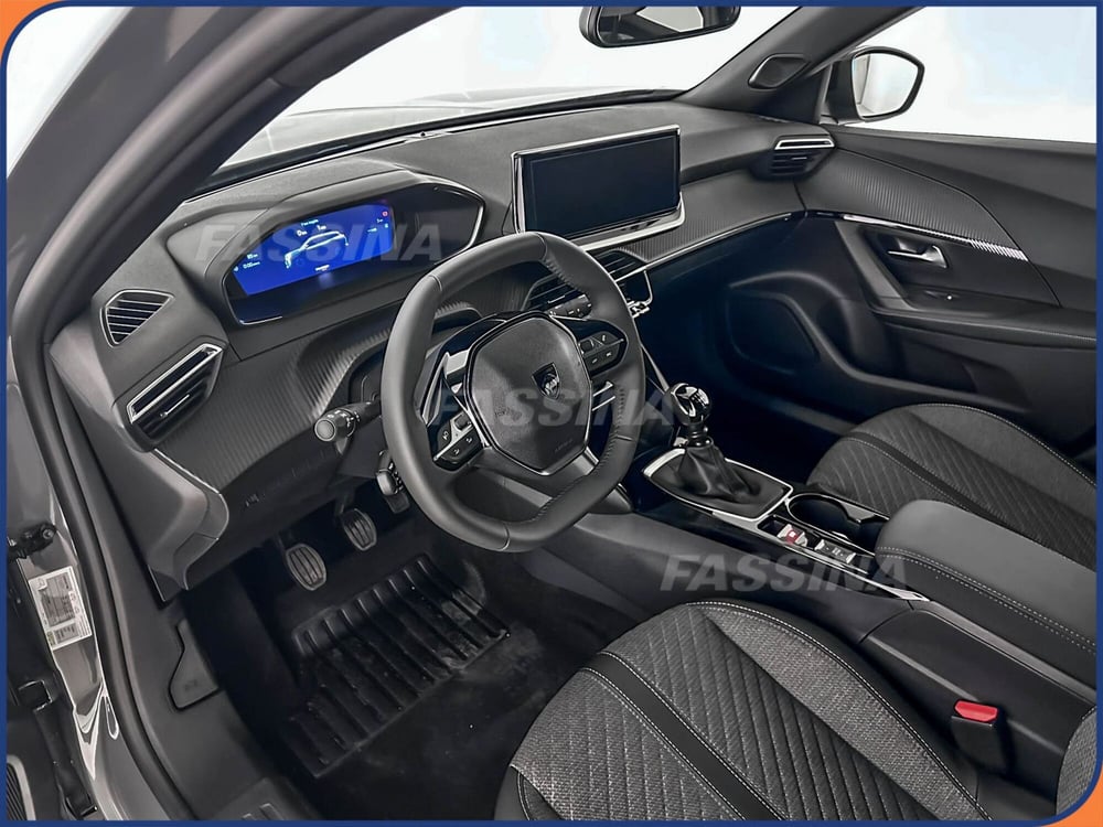 Peugeot 2008 nuova a Milano (9)