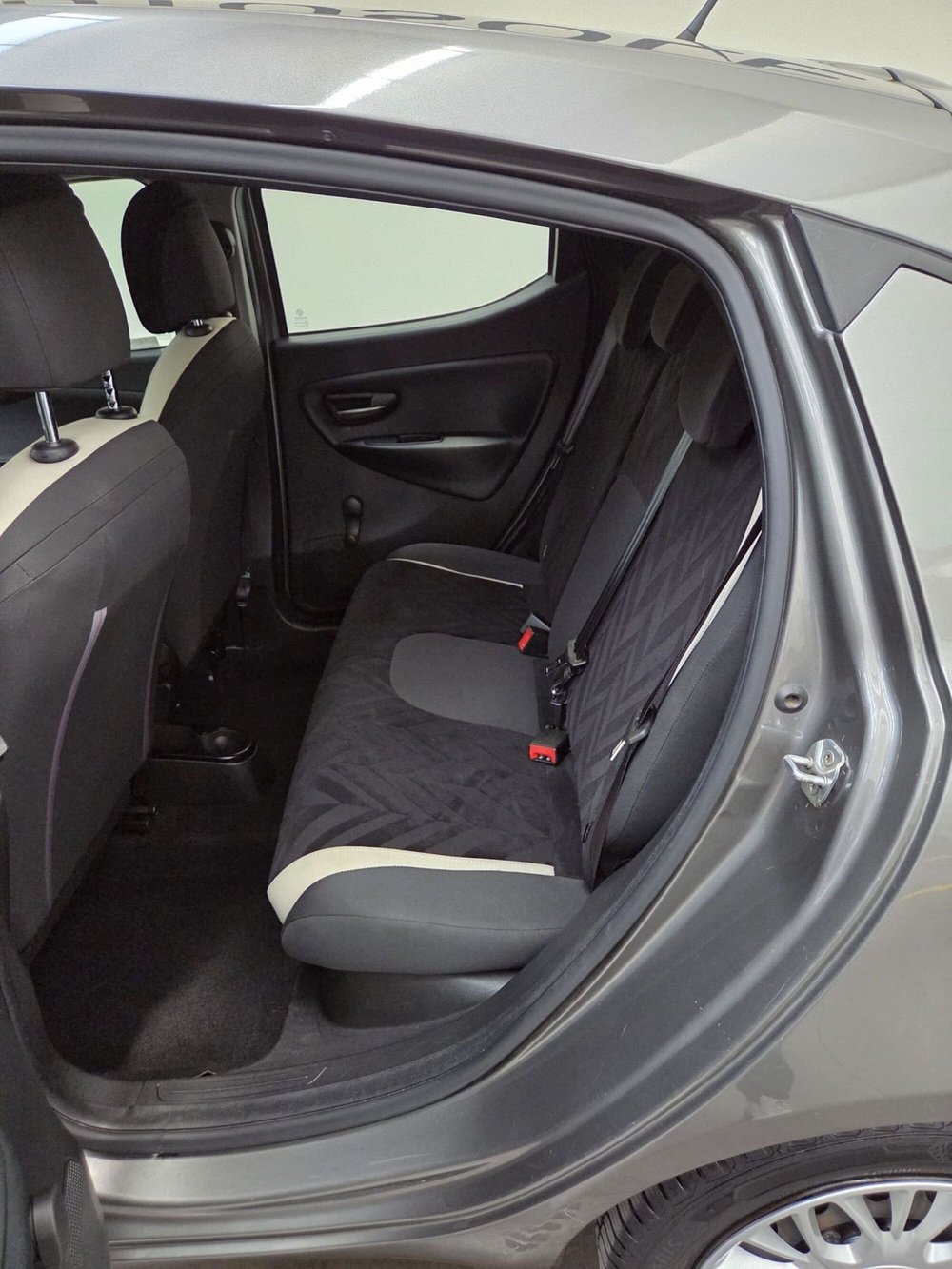 Lancia Ypsilon usata a Verona (10)