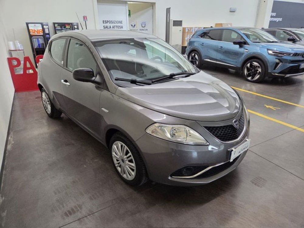 Lancia Ypsilon usata a Verona (6)