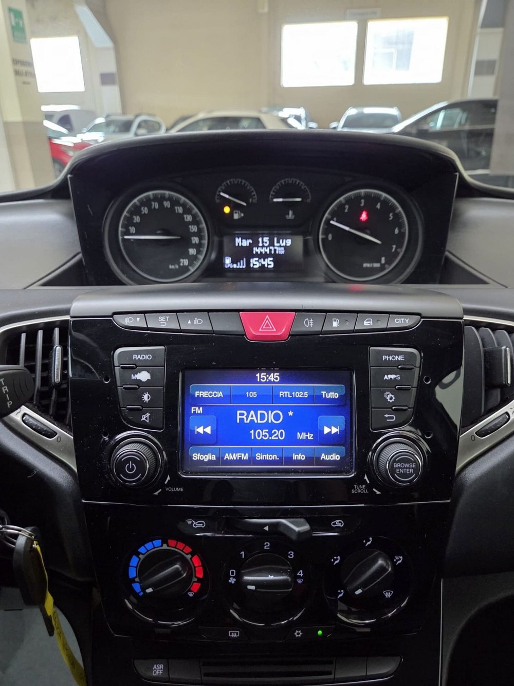 Lancia Ypsilon usata a Verona (8)