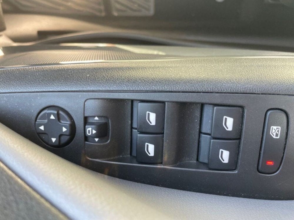 Opel Crossland X usata a Lecco (15)