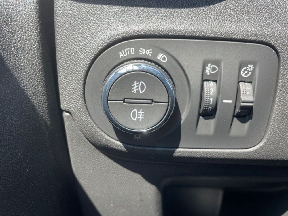 Opel Crossland X usata a Lecco (18)