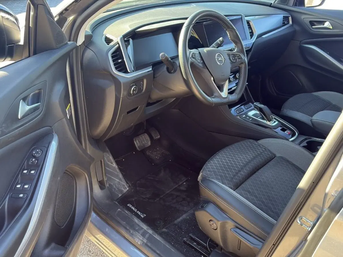 Opel Grandland usata a Foggia (18)