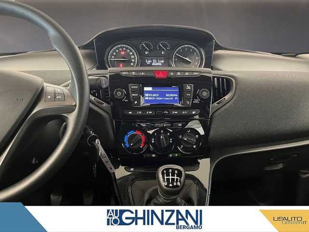 Lancia Ypsilon usata a Bergamo (10)