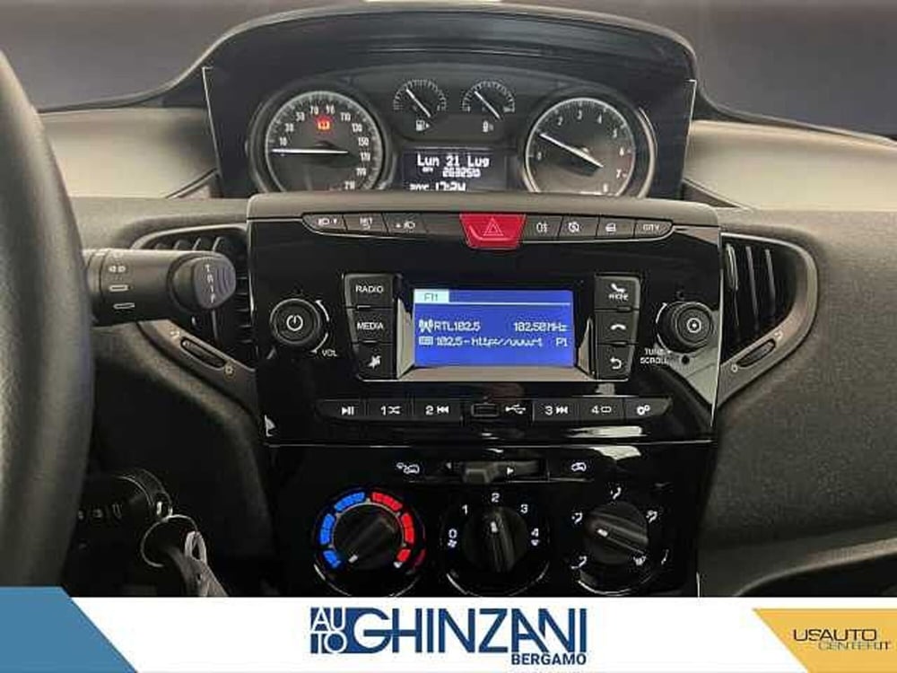 Lancia Ypsilon usata a Bergamo (11)