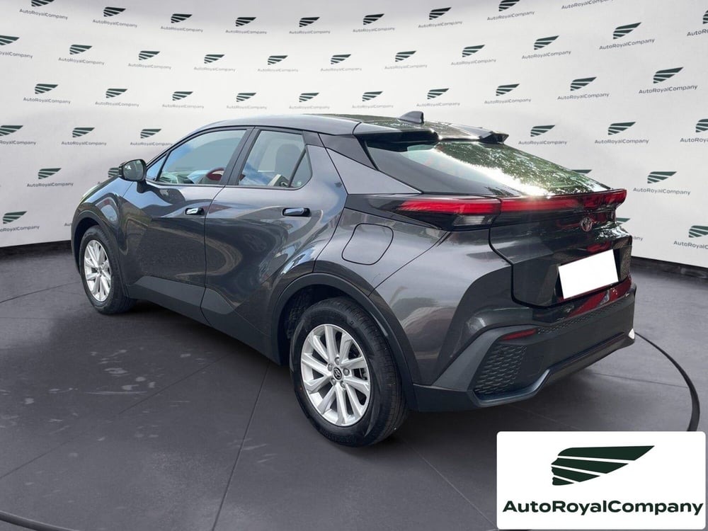 Toyota Toyota C-HR nuova a Roma (3)